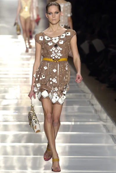 Look 10